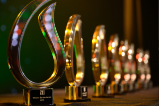 Winner of a Spirit Award holds his trophy.